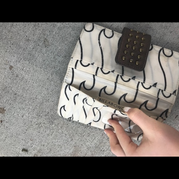 Gently Used Billabong Bronze-Gold Wallet - Picture 4 of 5